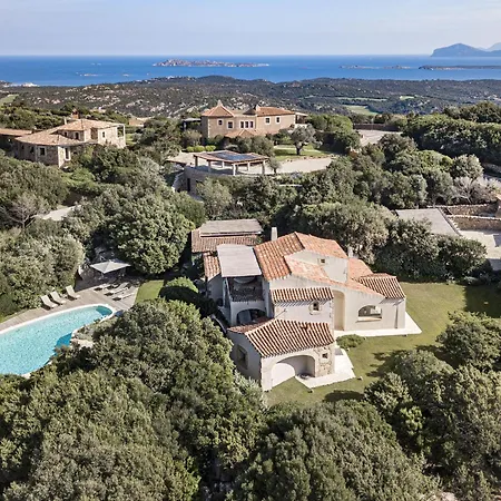 ヴィラ Pevero Vista Mare Con Piscina E Palestra アッビアドリ