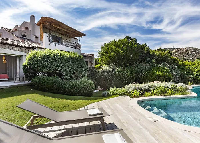 Pevero Vista Mare Con Piscina E Palestra アッビアドリ