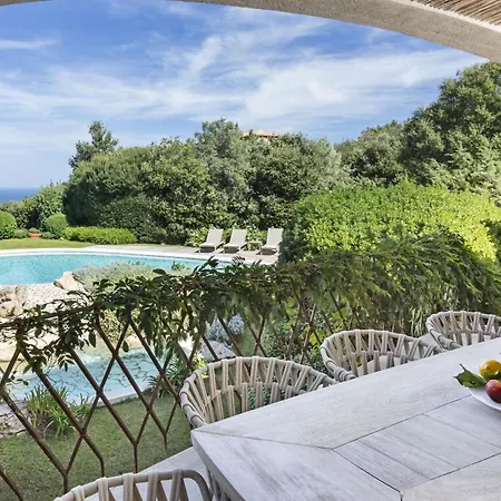 Pevero Vista Mare Con Piscina E Palestra Villa